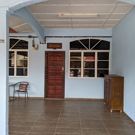 Aryani Homestay Kampong Kelemak 외부 사진
